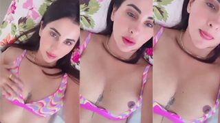 Model Meetii Kalher Mastrubating Showing Big Boos