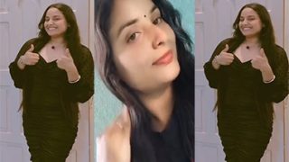 Desi Horny Wife Showing & Fucking Pussy